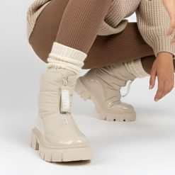 Śniegowce damskie Filippo, za kostkę i ocieplane futerkiem wewnątrz, beżowe, DBT4960-25-BE. Brązowe botki Filippo, na zimę, bez wzorów, za kostkę, bez obcasa, bez zapięcia. Za 179.00 zł.