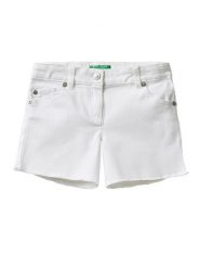 Benetton Szorty w kolorze białym rozmiar: 104. Białe szorty Benetton, bez wzorów, klasyczne. Za 26.19 zł.