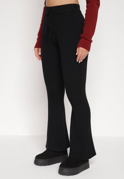 Czarne Spodnie z Wiskozą i Wysokim Stanem Typu Dzwony Tusvira. Czarne spodnie materiałowe Born2be, na co dzień, l, bez wzorów, z jeansu, z podwyższonym stanem. Za 129.99 zł.