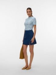 Vero Moda Bluzka w kolorze błękitnym rozmiar: S. Niebieskie bluzki Vero Moda, s, bez wzorów, z koronki, bez kołnierzyka, bez ramiączek. Za 56.79 zł.