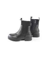 Sixth Sens Botki w kolorze czarnym rozmiar: 38. Czarne botki Sixth Sens, bez wzorów, bez obcasa, bez zapięcia. Za 197.33 zł.