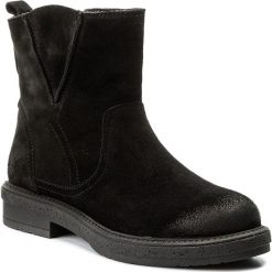 Botki NESSI - 17252 Czarny W. Czarne botki Nessi, bez wzorów, z materiału, bez obcasa, bez zapięcia. W wyprzedaży za 269.00 zł.