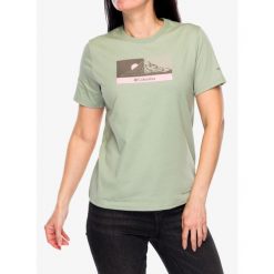Koszulka z nadrukiem damska Columbia Delta Drift Graphic Short Sleeve. Zielone koszulki sportowe Columbia, bez wzorów, bez ramiączek. Za 135.99 zł.