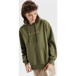 Bluza hoodie z napisem - Khaki. Bluzy marki Cropp. W wyprzedaży za 49.99 zł.