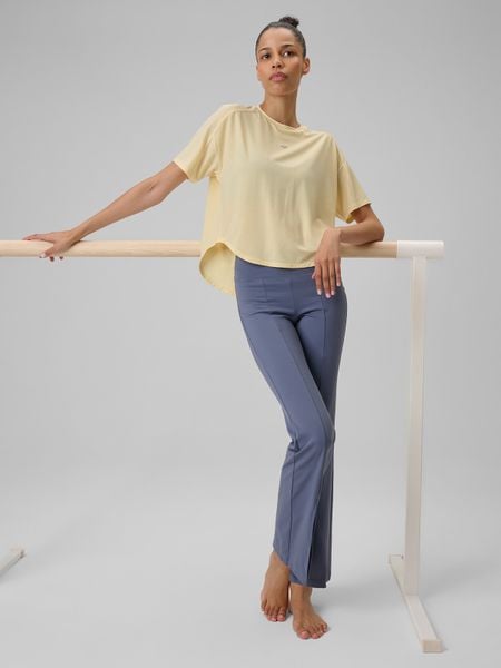 4F Koszulka do jogi regular szybkoschnąca damska - żółta L. Żółte koszulki sportowe 4f, bez wzorów, z dzianiny, bez ramiączek, na jogę i pilates. Za 129.99 zł.