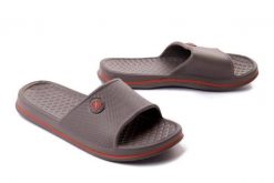 AXIM 7K23767 dark grey, klapki basenowe damskie. Szare klapki Axim, bez wzorów, bez obcasa. Za 34.99 zł.