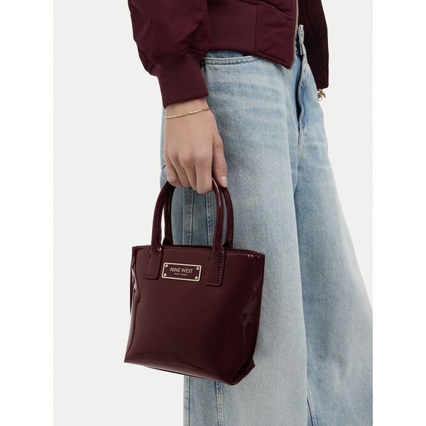 Torebka Nine West. Czerwone torebki klasyczne Nine West, bez wzorów, bez dodatków. Za 159.99 zł.