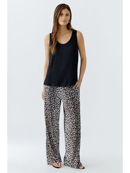 Oui Top w kolorze czarnym rozmiar: 42. Czarne topy Oui, bez wzorów, z wiskozy, bez kołnierzyka, bez ramiączek. Za 162.87 zł.