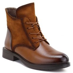 Botki damskie ocieplane camel eVento 26BT02-590. Brązowe botki eVento, bez wzorów, ze skóry ekologicznej, bez obcasa, bez zapięcia. Za 149.99 zł.