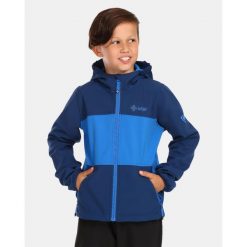 Giacca softshell da ragazzo Kilpi RAVIO-J. Niebieskie kurtki sportowe Kilpi, bez wzorów, z softshellu, bez kaptura, trekkingowe. Za 189.67 zł.