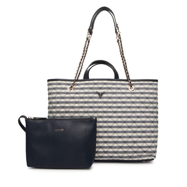 Torebka Guess. Niebieskie shopper Guess, z aplikacjami, bez dodatków. Za 477.99 zł.
