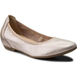 Półbuty CAPRICE - 9-22127-20 Rose Metallic 520. Czerwone czółenka Caprice, bez wzorów, z materiału, bez obcasa, na koturnie, bez zapięcia. W wyprzedaży za 179.00 zł.