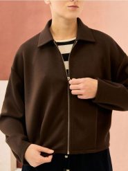 Bluza bomberka soft touch z domieszką wiskozy - brązowy. Brązowe bluzy Sinsay, l, bez wzorów, z dzianiny, bez kaptura. Za 59.99 zł.