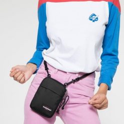 Torba na ramię Eastpak Buddy. Czarne torby na ramię Eastpak, bez wzorów, casualowe, na ramię, bez dodatków. Za 79.00 zł.