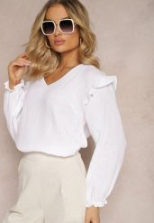 Biała Bawełniana Bluzka z Trójkątnym Dekoltem i Ozdobną Falbanką Redsta. Białe bluzki Renee, xl, bez wzorów, z bawełny, eleganckie, bez kołnierzyka, bez ramiączek. W wyprzedaży za 38.49 zł.