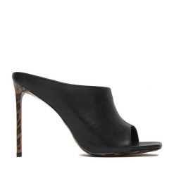 Klapki Eva Minge. Czarne klapki Eva Minge, bez wzorów, bez obcasa. Za 449.99 zł.