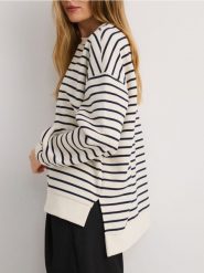 Bawełniana bluza - wielobarwny. Bluzy Reserved, l, bez wzorów, z bawełny, bez kaptura. W wyprzedaży za 59.99 zł.