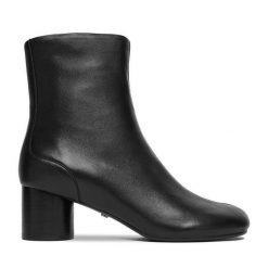 Botki Gino Rossi. Czarne botki Gino Rossi, bez wzorów, bez obcasa, na słupku, bez zapięcia. Za 449.99 zł.