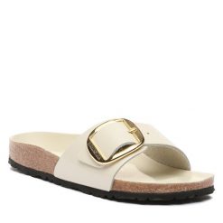 Klapki Birkenstock. Brązowe klapki Birkenstock, bez wzorów, bez obcasa. Za 589.99 zł.