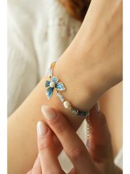 Pierres delicates Pozłacana bransoletka z kryształami rozmiar: onesize. Niebieskie bransoletki Pierres delicates, z kryształem, pozłacane. Za 52.99 zł.