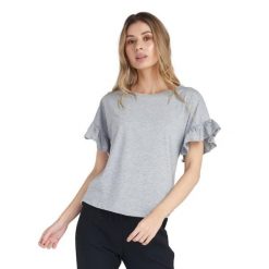 Błyszcząca damska koszulka z krótkim rękawem i falbaną. Szare bluzki LEONE 1947 APPAREL, l, bez wzorów, z tkaniny, sportowe, bez kołnierzyka, bez ramiączek. W wyprzedaży za 83.85 zł.