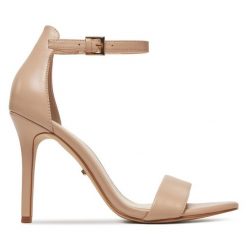 Sandały DeeZee. Brązowe sandały DeeZee, bez wzorów, bez obcasa, na szpilce, bez zapięcia. Za 249.99 zł.
