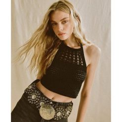 Top z odkrytymi plecami z szydełka. Czarne bielizna sportowa Superdry, bez wzorów. Za 162.30 zł.