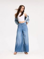 Jeansy wide leg - niebieski. Niebieskie jeansy Reserved, bez wzorów. Za 149.99 zł.