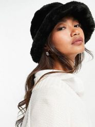 Lucky Bees Kapelusz w kolorze czarnym rozmiar: onesize. Czarne kapelusze Lucky Bees, bez wzorów, z futra. Za 113.63 zł.