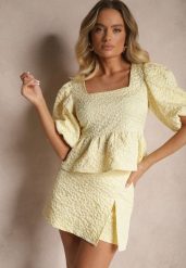 Żółte Spódnico-Spodenki High Waist w Ozdobne Kwiatuszki Nelzemis. Żółte szorty Renee, bez wzorów, eleganckie, z podwyższonym stanem. Za 99.99 zł.