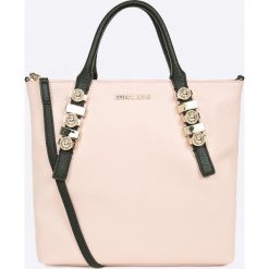 Versace Jeans - Torebka. Czarne shopper Versace Jeans, bez wzorów, z jeansu, casualowe, na ramię, bez dodatków. W wyprzedaży za 679.90 zł.