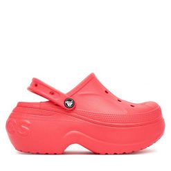 Klapki Crocs. Czerwone klapki Crocs, bez wzorów, bez obcasa. Za 279.99 zł.