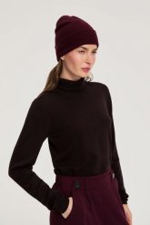 Gładka czapka burgundowa. Czerwone czapki MOODO, bez wzorów, z poliamidu. Za 39.99 zł.