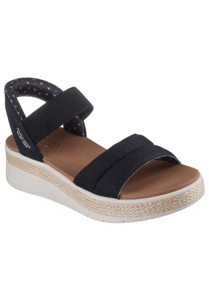 Sandały SKECHERS 114413S Czarny. Czarne sandały Skechers, bez wzorów, z materiału, bez obcasa, bez zapięcia. Za 289.99 zł.