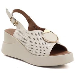 Skórzane sandały damskie na koturnie beżowe T.Sokolski L26-248. Brązowe sandały T.Sokolski, bez wzorów, ze skóry, bez obcasa, na koturnie, bez zapięcia. Za 199.99 zł.