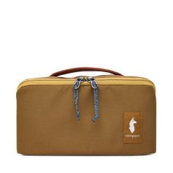 Kosmetyczka Cotopaxi. Brązowe kufry i kosmetyczki Cotopaxi, bez wzorów, z materiału, bez dodatków. Za 219.99 zł.