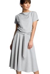 Rozkloszowana sukienka midi z paskiem w talii zbluzowana góra szara. Szare sukienki Sukienki.shop, do pracy, l, bez wzorów, z bawełny, biznesowe, bez kołnierzyka, bez ramiączek, midi, dopasowane. Za 269.00 zł.