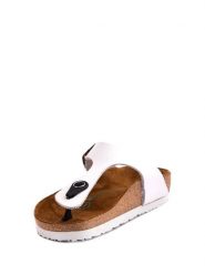 Comfortfusse Skórzane japonki w kolorze białym rozmiar: 42. Białe klapki Comfortfüße, bez wzorów, z nubiku, z otwartym noskiem, bez obcasa. Za 210.81 zł.