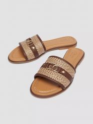 S.Oliver Klapki rozmiar: 40. Klapki S.Oliver, bez wzorów, z otwartym noskiem, bez obcasa. Za 109.78 zł.