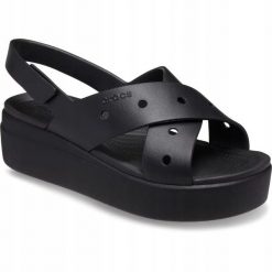 Sandały dla Kobiet Crocs Brooklyn 4U Cross Strap. Czarne sandały Crocs, bez wzorów, z materiału, eleganckie, bez obcasa, na obcasie, bez zapięcia. Za 289.99 zł.