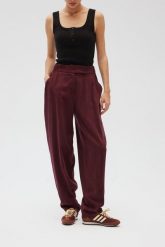 Eleganckie spodnie z przeszyciami w kolorze BORDO - EMBER-M/L. Spodnie materiałowe Marsala, do pracy, l, bez wzorów, z gumy. Za 399.90 zł.