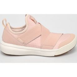 Vans - Buty Ultrarange Gore. Czerwone obuwie sportowe Vans, z gumy, bez zapięcia, wspinaczkowe. W wyprzedaży za 339.90 zł.