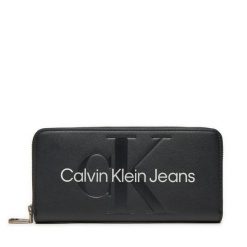 Portfel Calvin Klein Jeans. Czarne portfele Calvin Klein Jeans, bez wzorów, z jeansu. Za 219.99 zł.