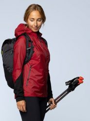 LaMunt Kurtka przeciwwiatrowa "Caroline" w kolorze czerwonym rozmiar: 40. Czerwone kurtki sportowe LaMunt, bez wzorów, bez kaptura, outdoorowe. Za 448.99 zł.