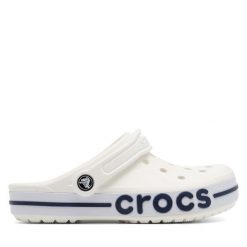 Klapki Crocs. Brązowe klapki Crocs, bez wzorów, bez obcasa. Za 239.99 zł.