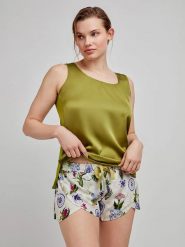 Gisela Top w kolorze zielonym rozmiar: M. Zielone szorty gisela, m, bez wzorów, bez kołnierzyka, bez ramiączek. Za 51.95 zł.
