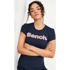 Bench Koszulka "Leora" w kolorze granatowym rozmiar: 36. Niebieskie bluzki Bench, bez wzorów, z bawełny, bez kołnierzyka, bez ramiączek. Za 70.24 zł.