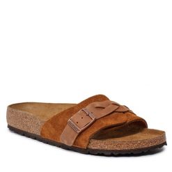 Klapki Birkenstock. Brązowe klapki Birkenstock, bez wzorów, bez obcasa. Za 479.99 zł.