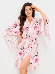 Wzorzysty szlafrok z paskiem z szerokimi rękawami - różowy. Czerwone szlafroki Sinsay, l, bez wzorów, bez ramiączek, bez kaptura. Za 59.99 zł.