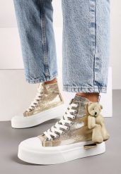 Złote Trampki za Kostkę na Platformie Zdobione Metalicznym Połyskiem i Aplikacją Misiem Ivalisea. Żółte trampki Born2be, z aplikacjami, z jeansu, za kostkę, bez zapięcia. Za 59.99 zł.